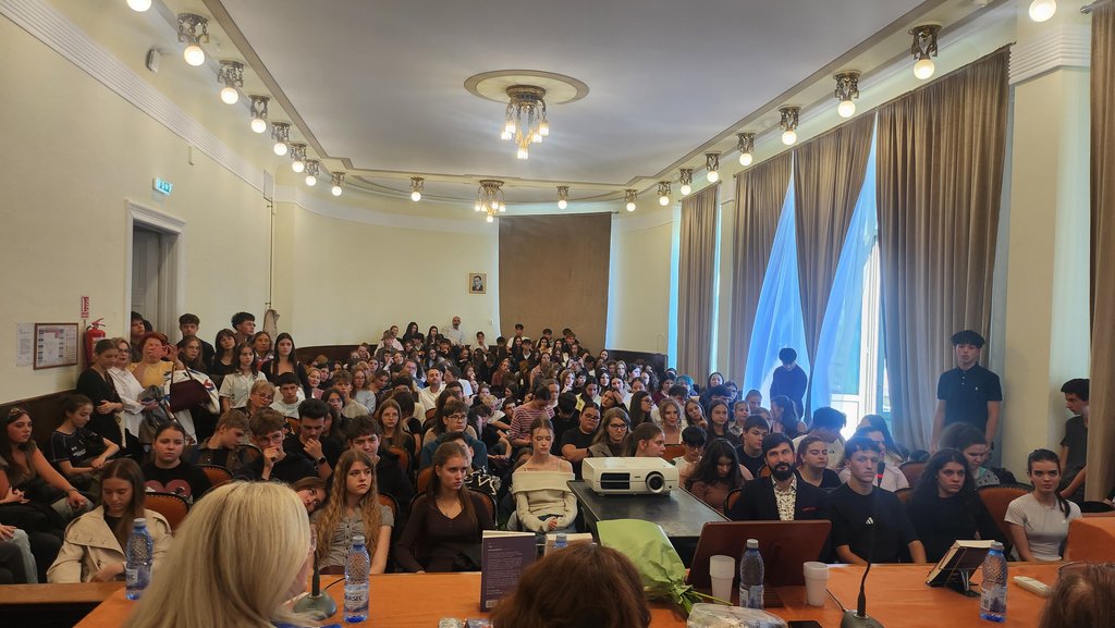 Întâlnirea cu elevii la Biblioteca Centrală Universitară din Cluj