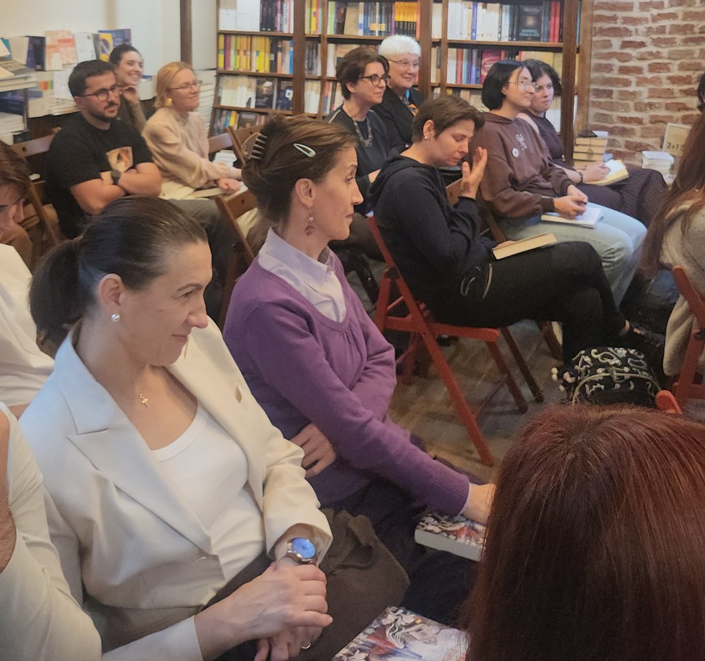 Întâlnirea cu cititorii la Librăria Book Corner din Cluj