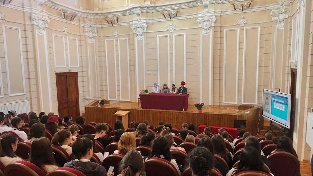 Elevi la întâlnirea despre Matuf, peruchierul, din Galați