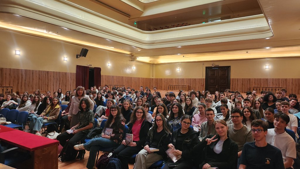 Întâlnire cu elevii bucureșteni la Colegiul Mihai Viteazul